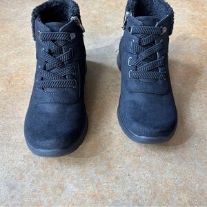 Bzees Garner Shearling Black Ankle Boots with Fleece Lining